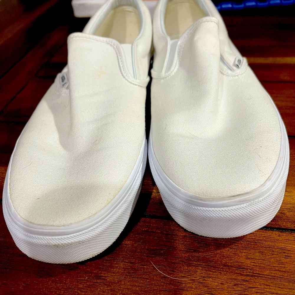 White slip on Vans